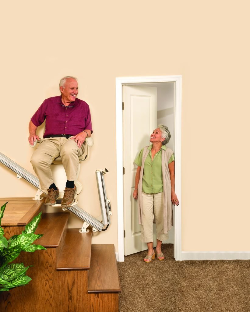 Harmar-SL600_Lifestyle_15_2201_CoupleRightHandControl